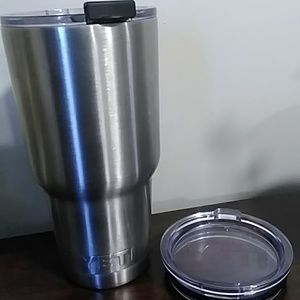 Yeti tumbler stainless steel